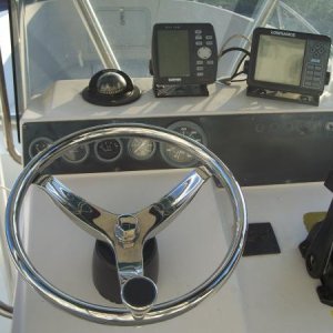 1994 WELLCRAFT V20 (5)new seastar helm & three spoke wheel with power knob
