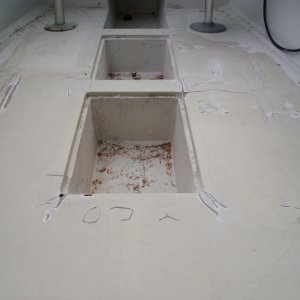 Started ginding out the spider cracks in the gel coat.