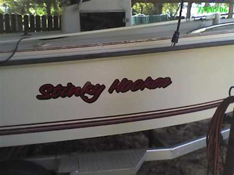 logo on boat2