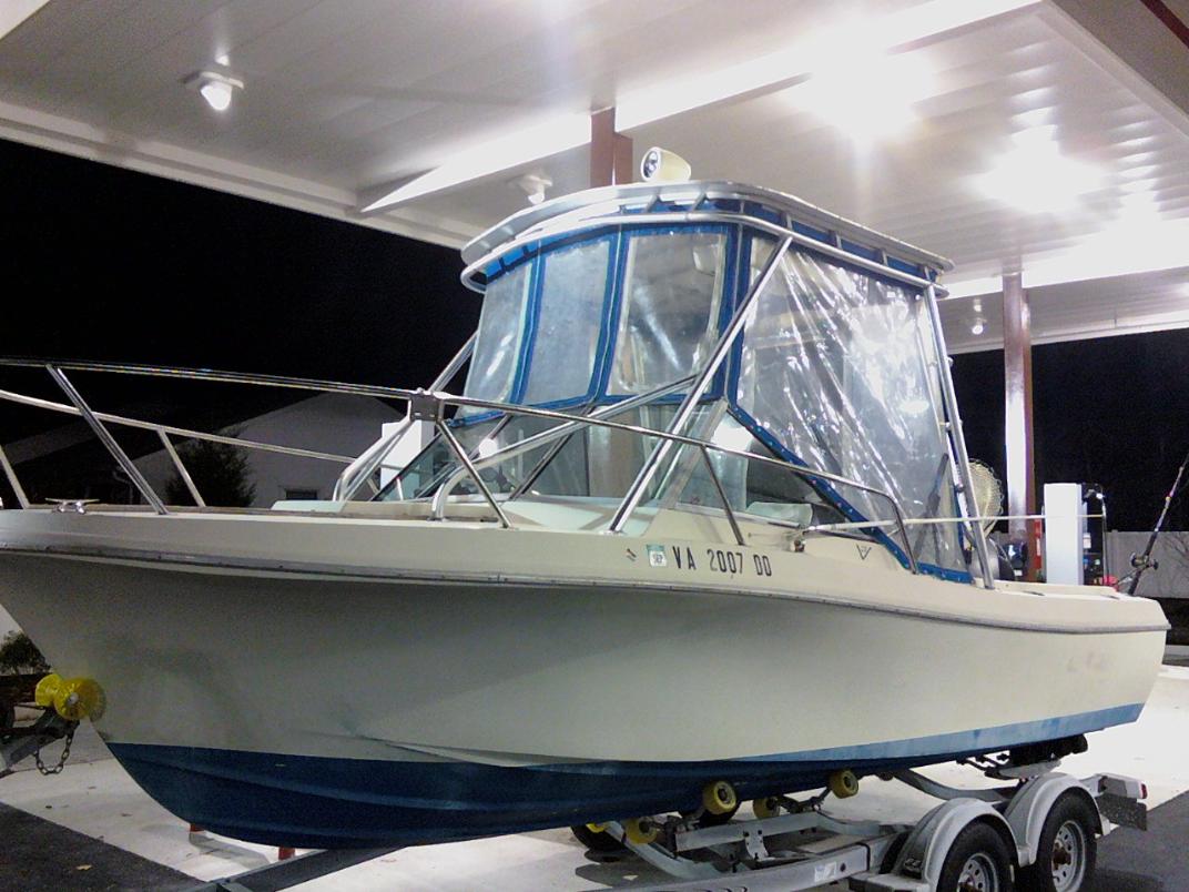 my buddy took these with his cell phone tonight at a gas station (11/27/08). not my boat but it's got a nice hardtop